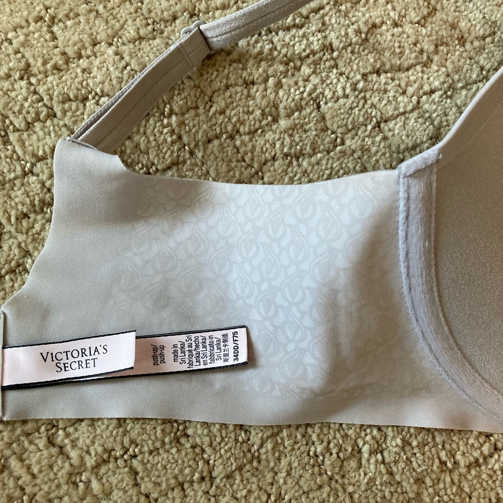 SOLD! NWOT VS push up bra, 34DD - Picture 6 of 7